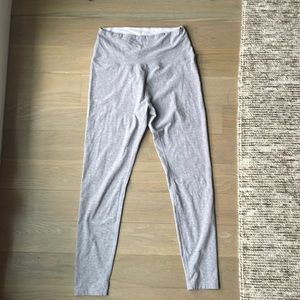 beyond yoga heather light purple grey leggings
